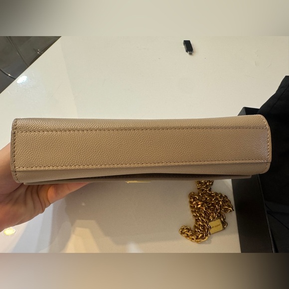 Yves Saint Laurent Beige Leather Crossbody with Gold Chain - Picture 5 of 7